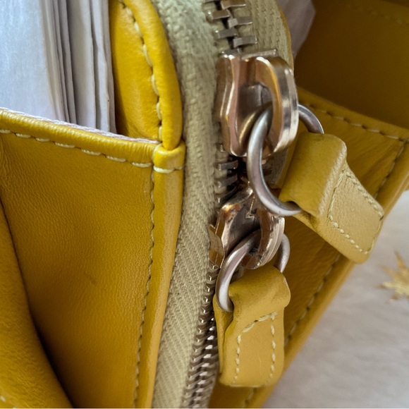 CHANEL REISSUE EAST WEST YELLOW PATENT LEATHER BAG - Picture 13 of 16